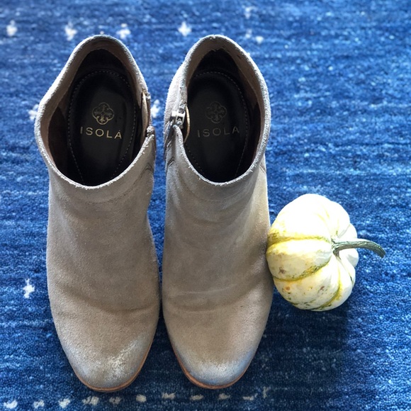 Tan Booties 👢 - Picture 2 of 5